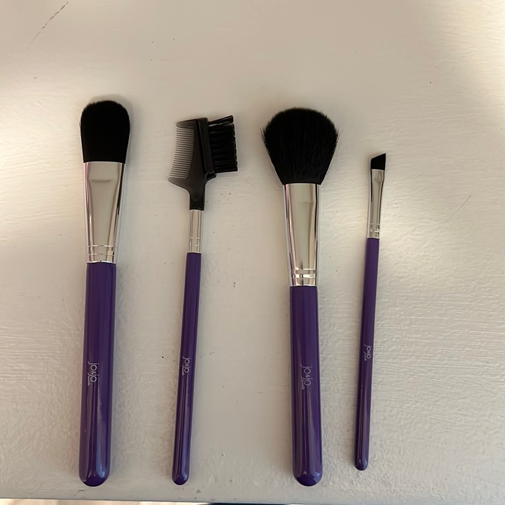 Makeup brushes